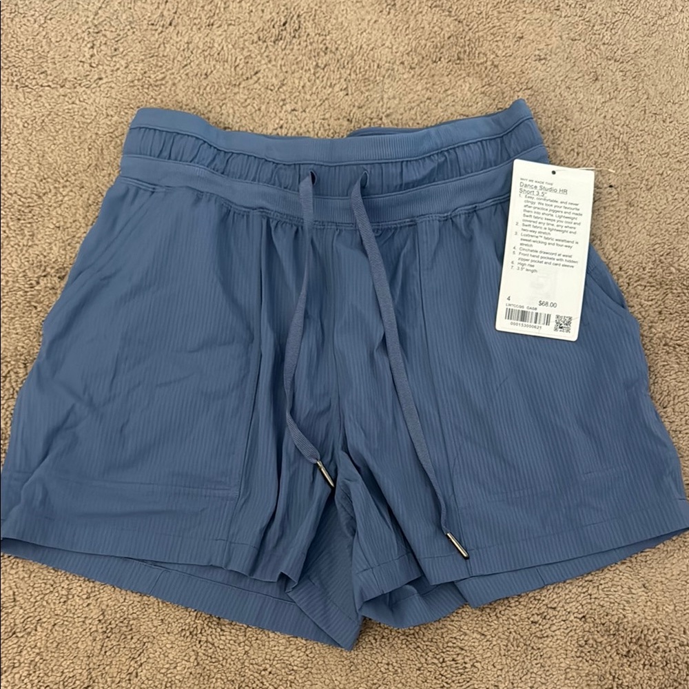 Lululemon dance studio HR short 3.5” brand new